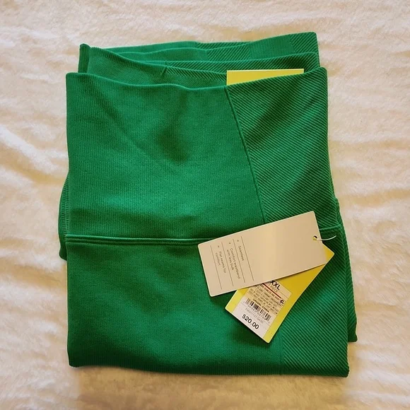 NWT Green biker shorts - Picture 3 of 4